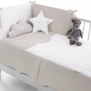 Colcha Y Protector Uzturre Bopi Beige Arena Para Cuna 60X120