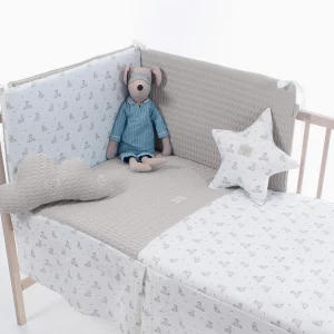 Colcha Y Protector Uzturre Teddy Gris Piedra Para Cuna 60X120